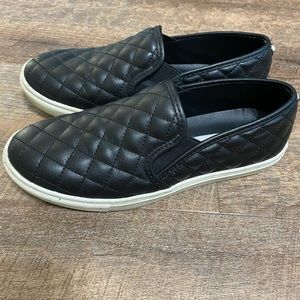 Black Steve Madden slip on sneakers!